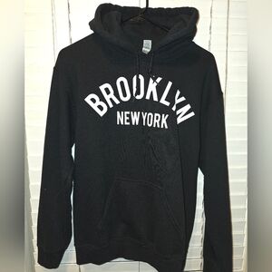 Brooklyn New York Graphic Hoodie – Gildan Heavy Blend